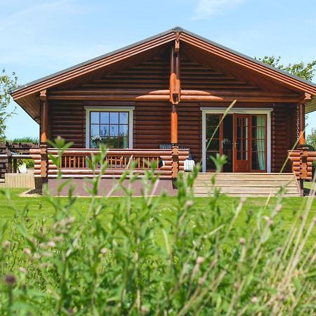 Tomatin - Luxury Two Bedroom Log Cabin With Hot Tub Berwick Upon Tweed Bagian luar foto
