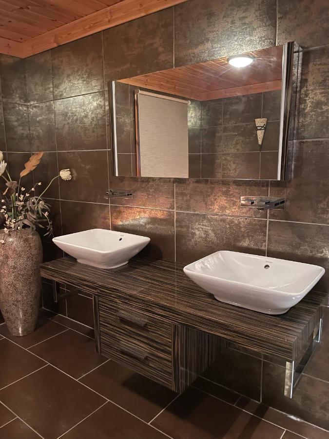 Tomatin - Luxury Two Bedroom Log Cabin With Hot Tub Berwick Upon Tweed Bagian luar foto