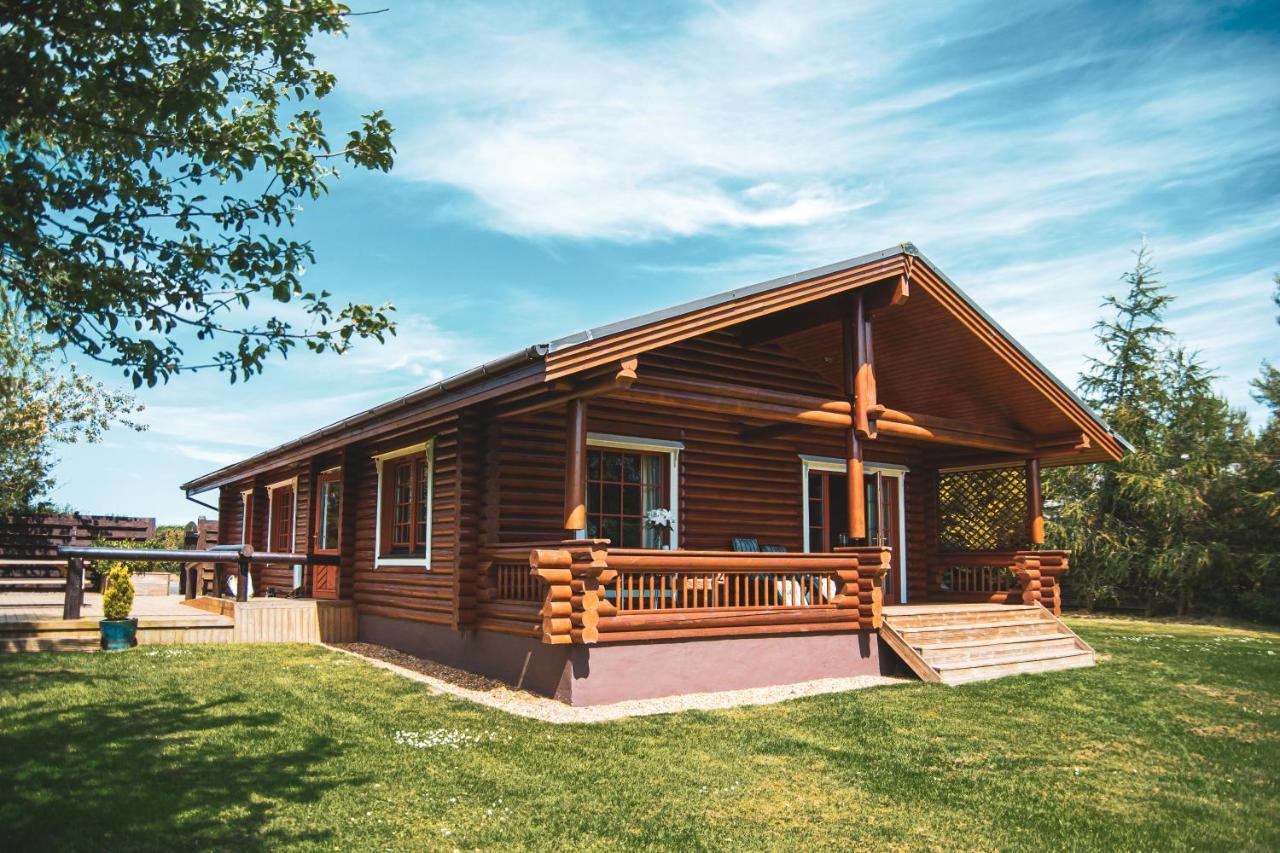 Tomatin - Luxury Two Bedroom Log Cabin With Hot Tub Berwick Upon Tweed Bagian luar foto