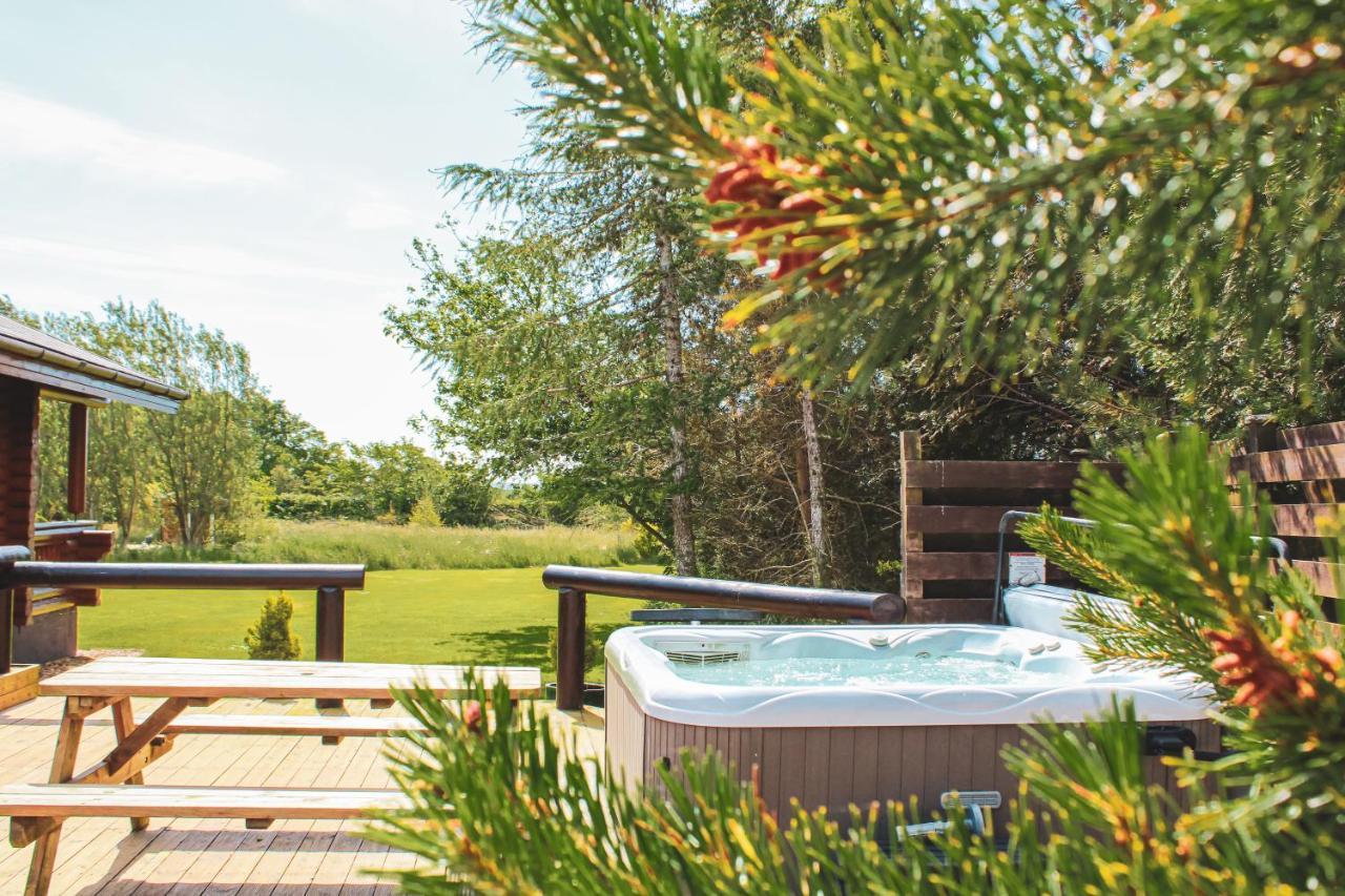 Tomatin - Luxury Two Bedroom Log Cabin With Hot Tub Berwick Upon Tweed Bagian luar foto