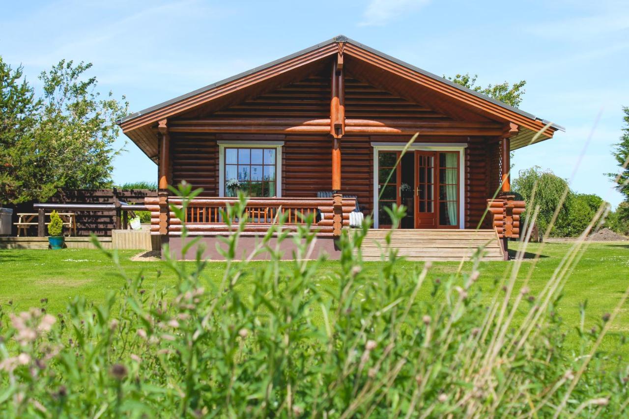 Tomatin - Luxury Two Bedroom Log Cabin With Hot Tub Berwick Upon Tweed Bagian luar foto